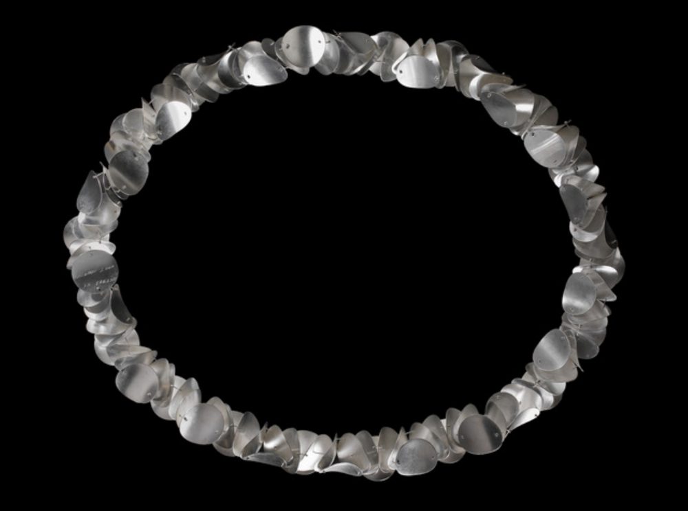Le Foglie, collana, argento, 2000, Museo di Arti Decorative e Applicate, Palazzo Zuckermann, Padova