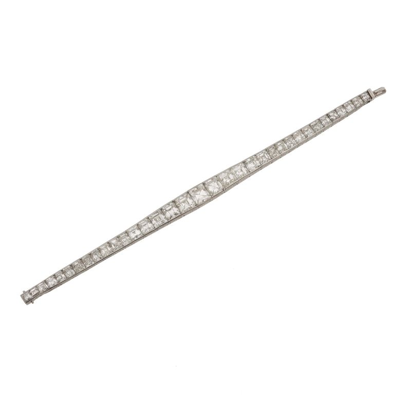 Lotto 258, Bracciale con diamanti taglio carré per ct 23.00 circa. Stima 45.000-55.000 euro. Cambi Casa d'Aste