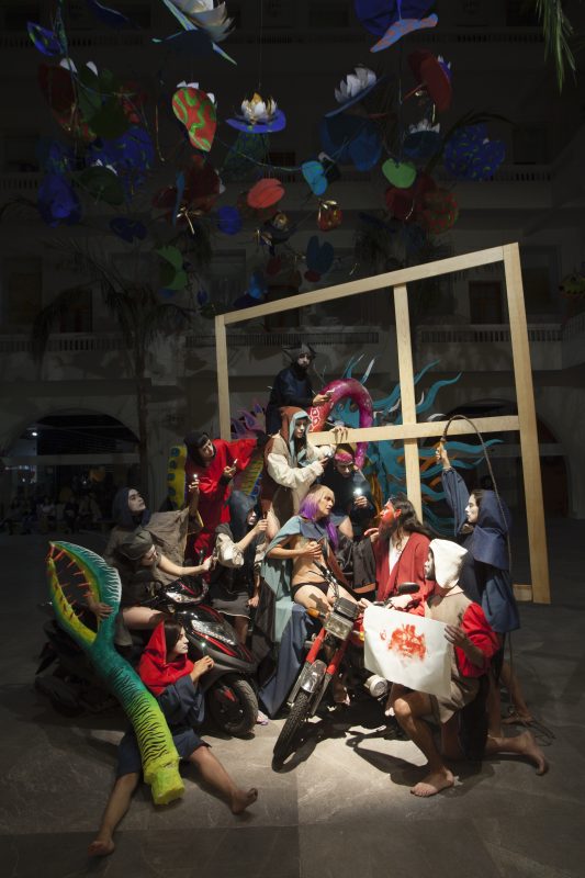 Luigi Presicce, Il fazzoletto della vera icona, 2018, performance aperta al pubblico. MAP Museo de Arte Popular, Ciudad de Mexico, Mexico.Fotografia Sebastiano Pellion Di Persano. Courtesy dell'artista