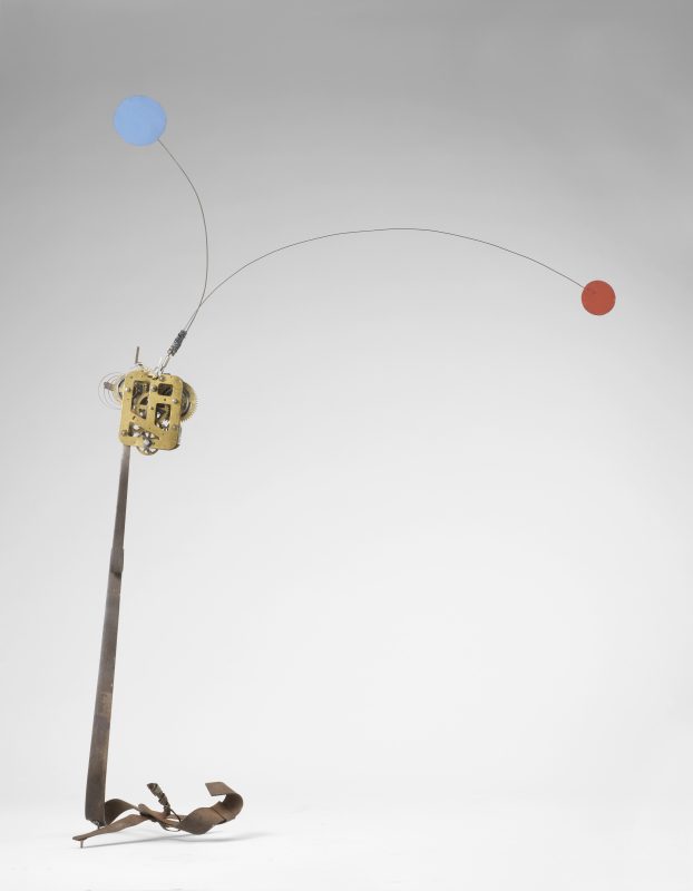 Lotto 82Bruno Munari "Macchina Aritmica" 1952, lamina di ferro e meccanismo d'orologeria, h cm 78. Stima € 30.000 - 40.000 Courtesy Il Ponte Casa d'Aste