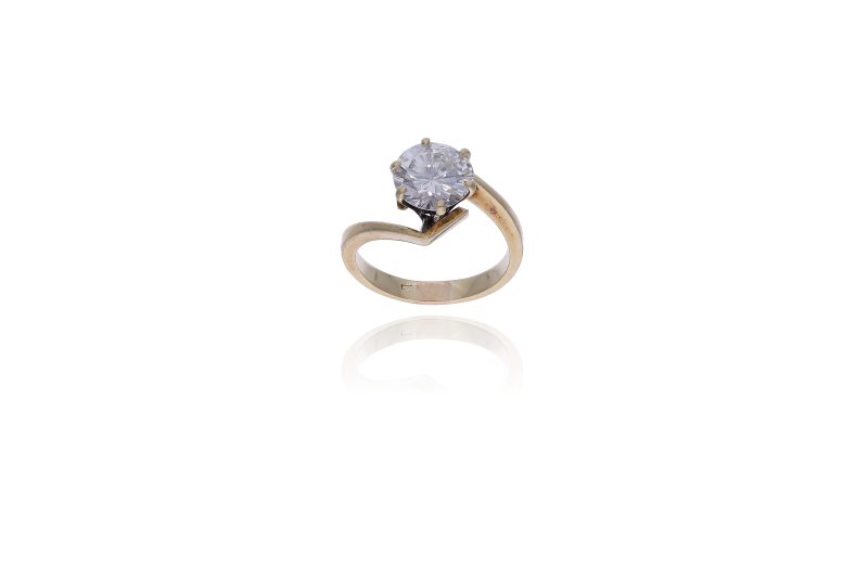 Anello con diamante, base d'asta 4.600 euro. Affide