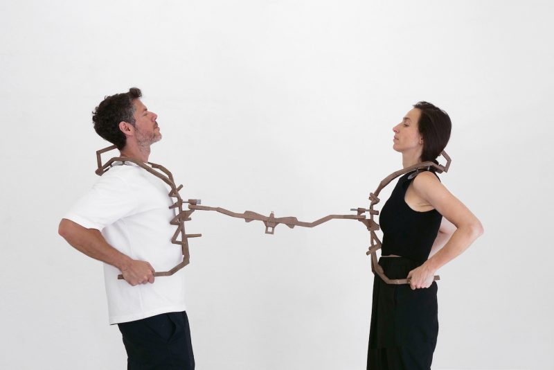 Sofía Durrieu, Exoskeletons - Rib-bon(e)s, 2024, bronzo rosso, acciaio, 210x150x50 cm