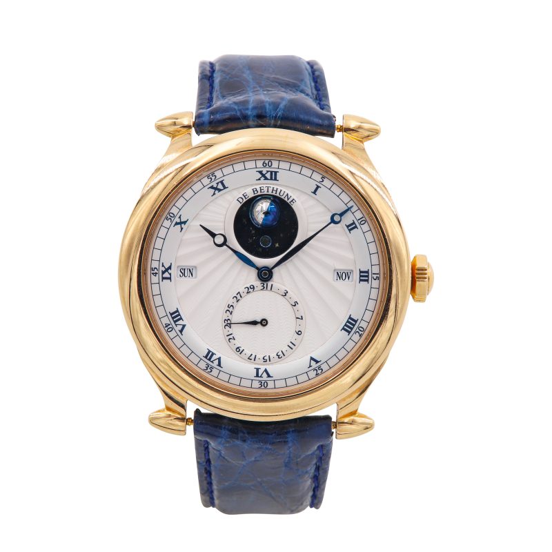 Lotto 656 DE BETHUNE REF. DB17RT IN ORO ROSA Numero di riferimento DB17RT Numero di serie 004 173-2004. Anno: 2004. Materiale: oro giallo 18 carati Peso: 111 g. Dimensioni: 42 mm Calibro: manuale. Vetro: zaffiro. Cinturino: pelle con fibbia in oro 18 carati. Stima: € 60.000 - 90.000 Wannenes