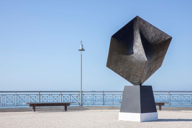 Gustavo Velez, Ritmica VII, 2022, bronzo, 276x195x165, Pontile di Marina di Pietrasanta, Ph Nicola Gnesi