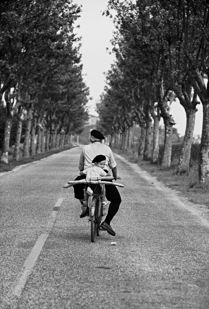 Elliott Erwitt, FRANCE, Provence, 1955; 50x60cm © Elliott Erwitt