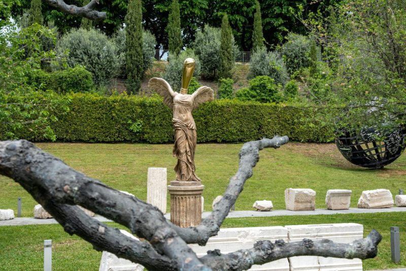 Francesco Vezzoli, Nike Metafisica, courtesy Fondazione Brescia Musei
