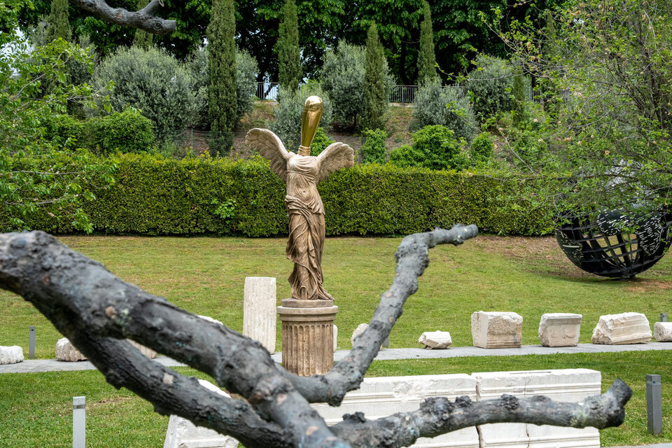 Francesco Vezzoli, Nike Metafisica, courtesy Fondazione Brescia Musei