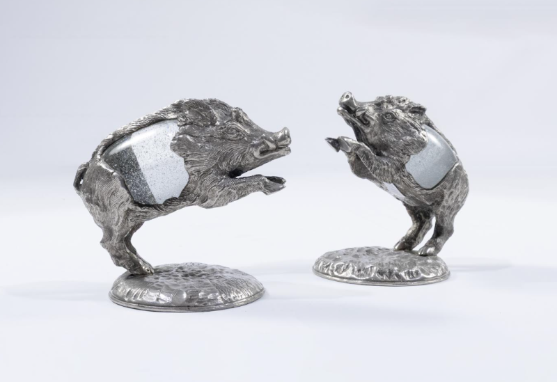 Lotto 77, coppia di sculture serie “Piccoli Animali” di Gabriella Crespi, in bronzo argentato e uovo in vetro soffiato, produzione Barovier&Toso. Stima 2.000-3.000 euro. Colasanti Casa d'Aste