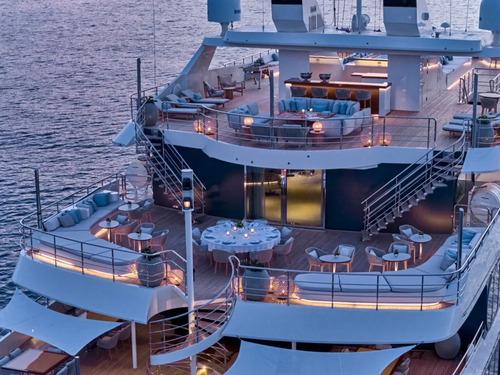 Il Floating Art Hotel (courtesy Floating Art Hotel)