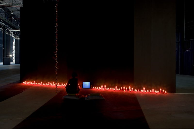 Bruna Esposito, Oltremare (sotto terra vulnerabili), 2006-2011. Loop video with sound, monitor, bags of rice, cemetery candles, copper, silk. Variable dimensions, courtesy Wizard Gallery, Milano, foto courtesy Pirelli Hangar Bicocca, foto credit Agostino Osio