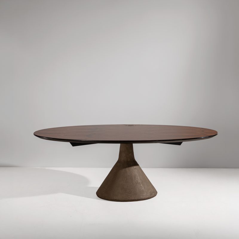 Lotto 10JORGE ZALSZUPIN Tavolo mod Guanabara. Legno, cemento, metallo. Brasile, anni '60. Cm 74x215x107. Stima: € 8.000 – 10.000 Wannenes