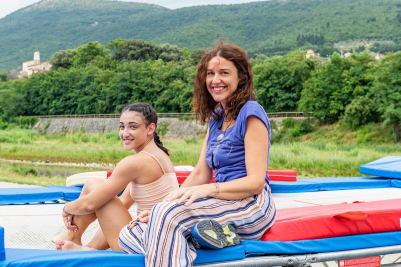 Ritratto di Virginia Zanetti con l’atleta Chiara Cecchi. Ph. Leonardo Morfini
