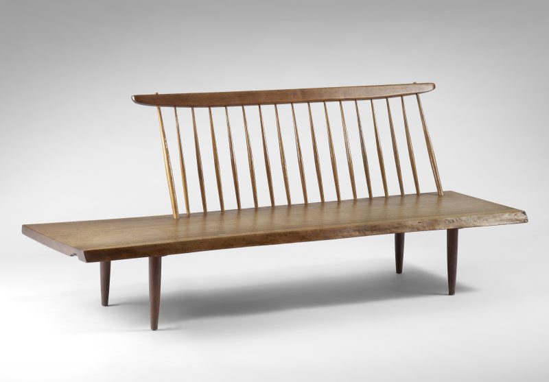 Lotto 125 George Nakashima "Conoid Bench" Panca. USA, anni '60/'70. Legno massello di noce nero americano, hickory e palissandro indiano. Iscritta sotto la seduta con la cifra romana "III" e con il nome del primo committente "COHEN". (l cm 183) Venduto € 25.600 Courtesy Il Ponte Casa d'Aste