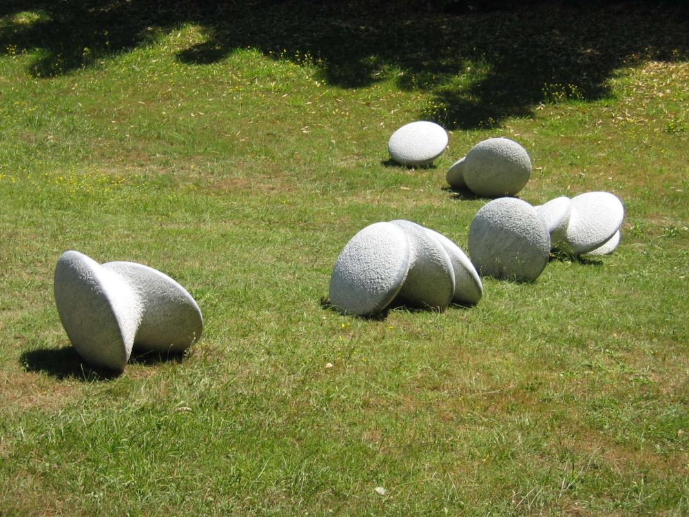 Nicolas Bertoux, Smarties, Marmo grigio, 2003