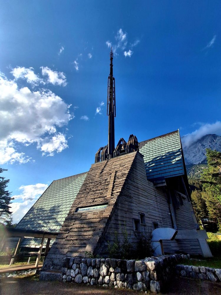Chiesa di Nostra Signora del Cadore di Carlo Scarpa e Edoardo Gellner, ex villaggio Eni di Corte di Cadore (BL)