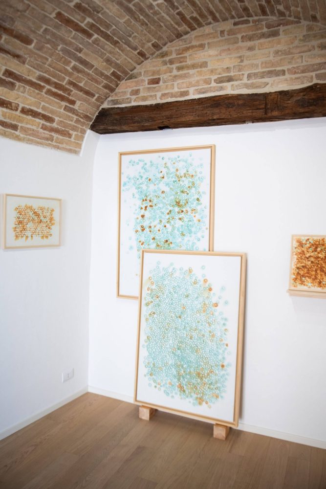 Piotr Hanzelewicz, Heavy Matter. Anatomia del denaro, FIUTO Art Space, Ripatransone, foto Lorenzo Gonnelli