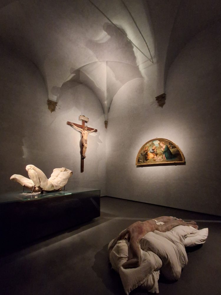 Berlinde De Bruyckere incontra il Dio fluviale di Michelangelo, Accademia delle Arti del Disegno, Firenze, foto Daniela Izzi
