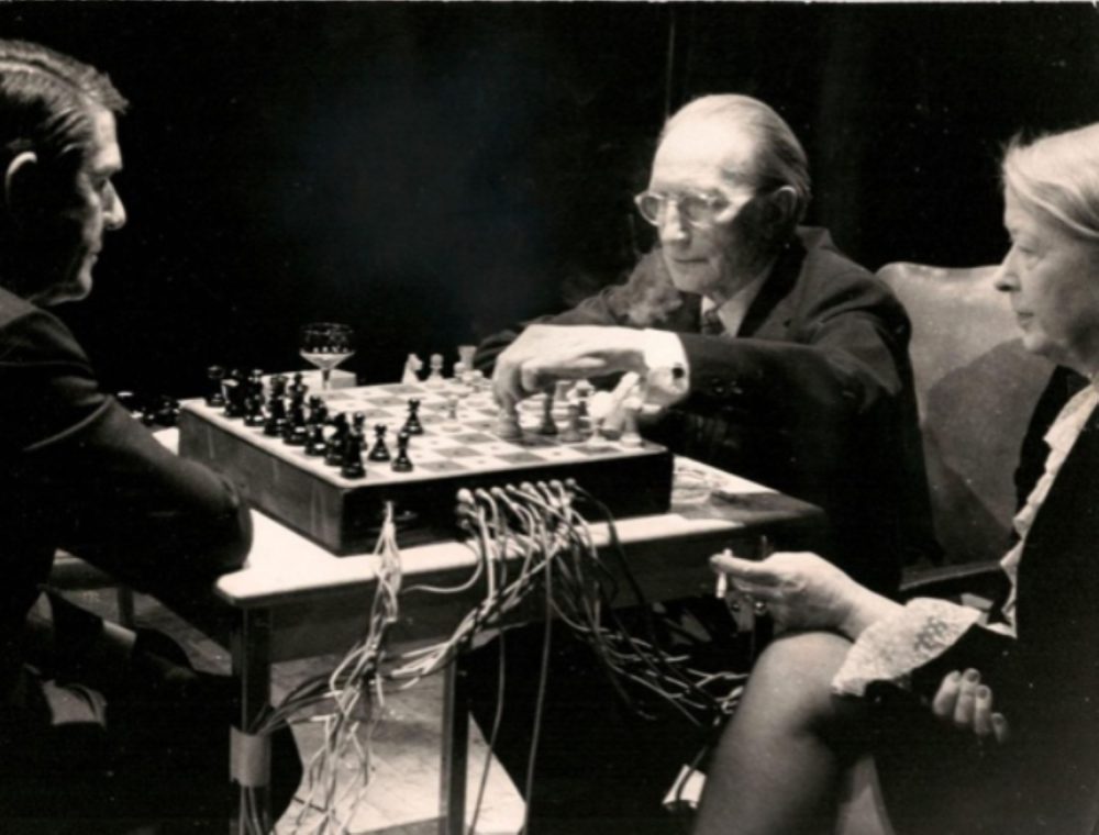 John Cage giocò con Duchamp nel 1968 a Toronto, una straordinaria partita di scacchi musicali. La scacchiera elettronica produceva suoni differenti a ogni mossa. Duchamp vinse la prima partita in meno di mezz'ora