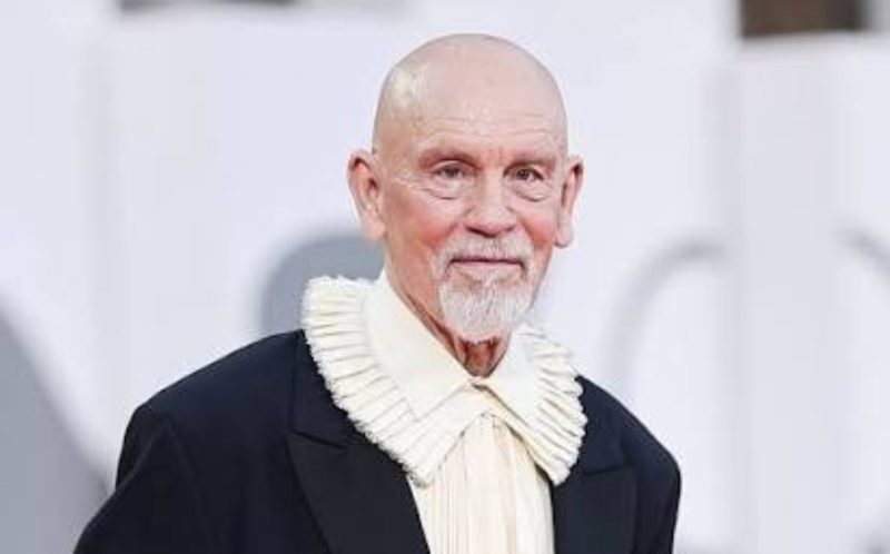 John Malkovich monumentale a Venezia