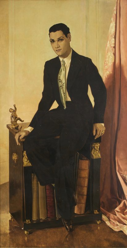 Lotto 97John Wells (Attivo in Inghilterra nella prima metà del secolo XX) "Ritratto di Edulji Dinshaw" 1938, olio su tela (cm 190x100), firmato e datato al centro sulla costa del libro Venduto € 38.400 Courtesy Il Ponte Casa d'Aste