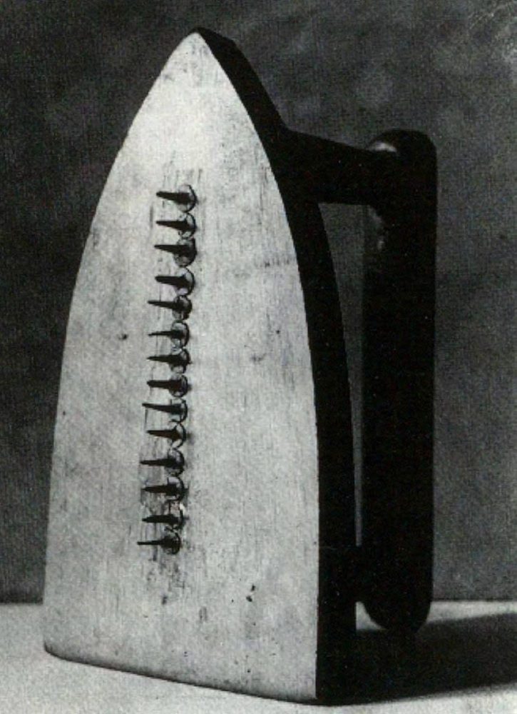 Man Ray, Cadeau (Dono) 1921-1963 objets trouvès on on iron Gerusalemme, Israel Museum
