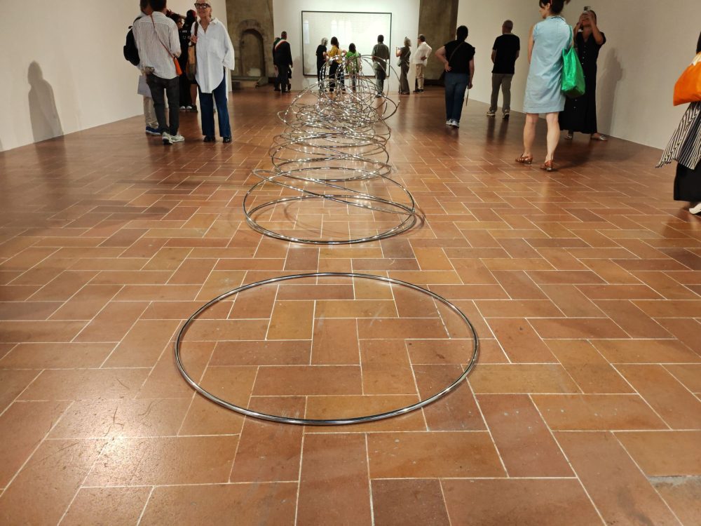 Alicja Kwade, 88 seconds, Todi