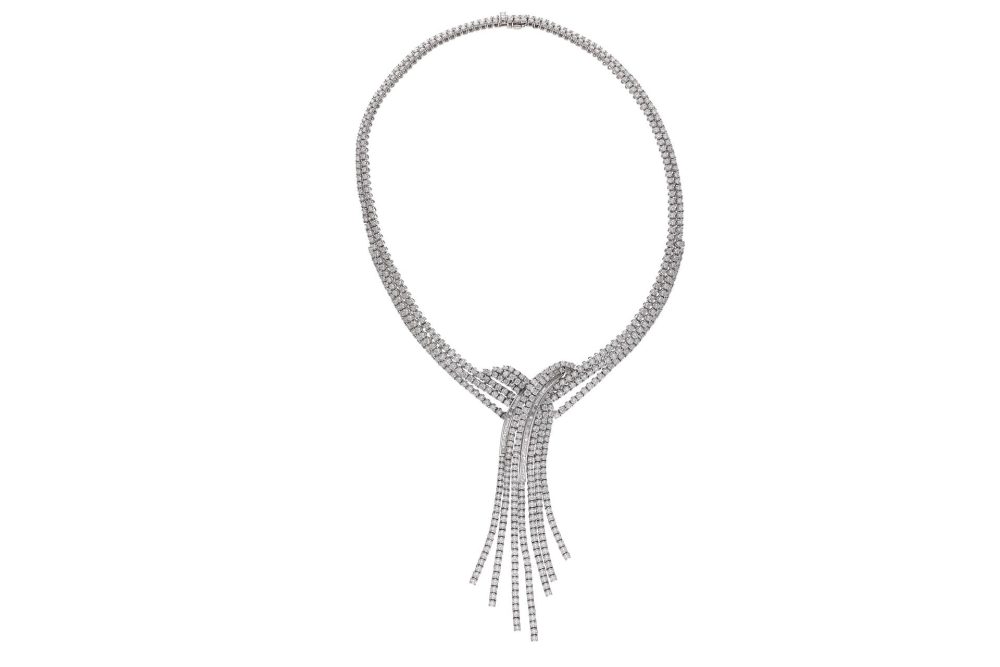 Dinacci collana in oro bianco 750, con diamanti taglio brillante e baguette per 34 carati complessivi. Base d'asta 14.000 euro. Affide