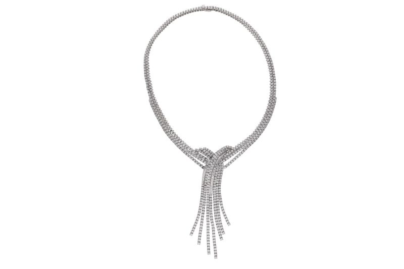 Dinacci collana in oro bianco 750, con diamanti taglio brillante e baguette per 34 carati complessivi. Base d'asta 14.000 euro. Affide