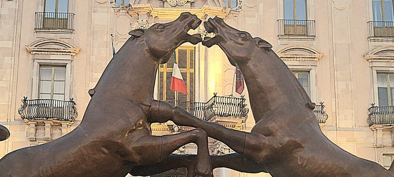 Arturo di Modica, Part. Fighting Horses, Piazza Università, Catania 2026. Courtesy ArtsLife.