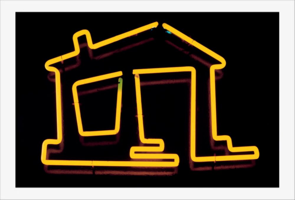 La Creazione - Neon, 1975-2016. Stampa inkjet ©Archivi Giovanni Chiaramonte. Courtesy Viasaterna