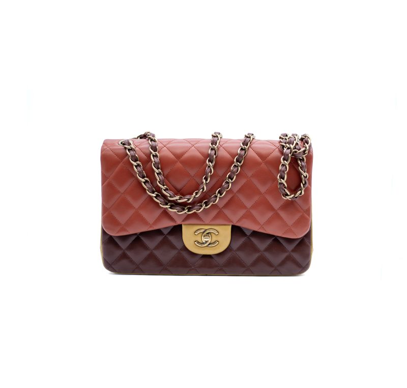 Lotto 234CHANEL Borsa Timeless Jumbo in pelle trapuntata tricolore, ocra, ruggine e bordeaux, hardware brunito, dust bag e scatola. ID 18273972 (cm 30x19) Valutazione € 4.500 - 6.000 Courtesy Il Ponte Casa d'Aste