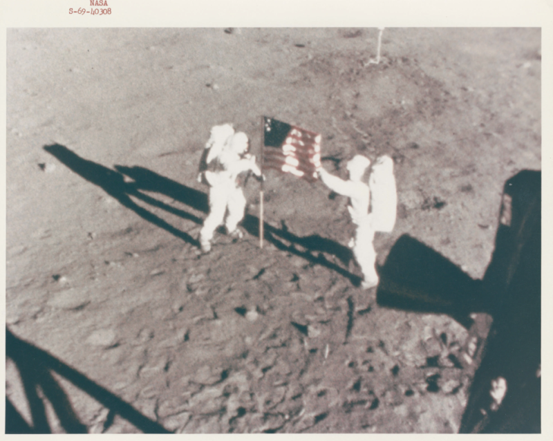 APOLLO 11 - NASA's Only Color Image of Armstrong andAldrin Together on the Moon. Stima 2.500-4.000 euro. Dorotheum
