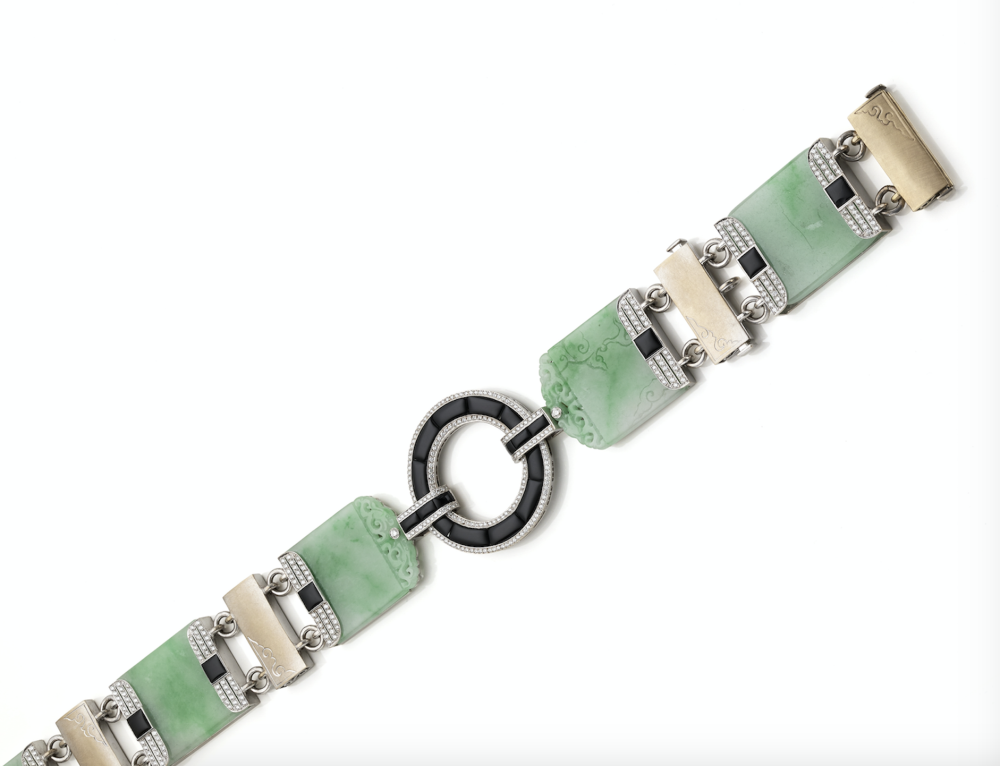 Lotto 51 Cintura in oro bianco satinato e cesellato, diamanti tondi per complessivi ct. 13,50 circa, giadeite scolpita e onice, g 687,13 circa, lungh. cm 79,50, h cm 3,40 circa. Venduto € 41.580 Courtesy Il Ponte Casa d'Aste
