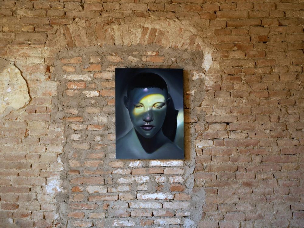 Veduta della mostra Chiara Calore. Non voltarti adesso, Ex Convento di San Francesco, Bagnacavallo, 2026. Foto Andrea Pezzi