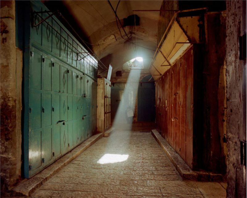 Via Dolorosa, Gerusalemme, 1988. Stampa inkjet ©Archivi Giovanni Chiaramonte. Courtesy Viasaterna